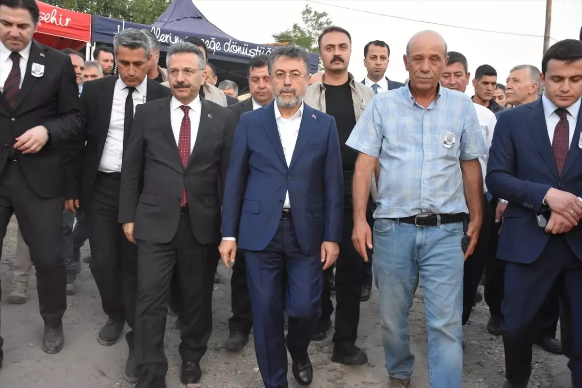 Bakan Yumaklı'dan Şehit Ailelerine Taziye Ziyareti