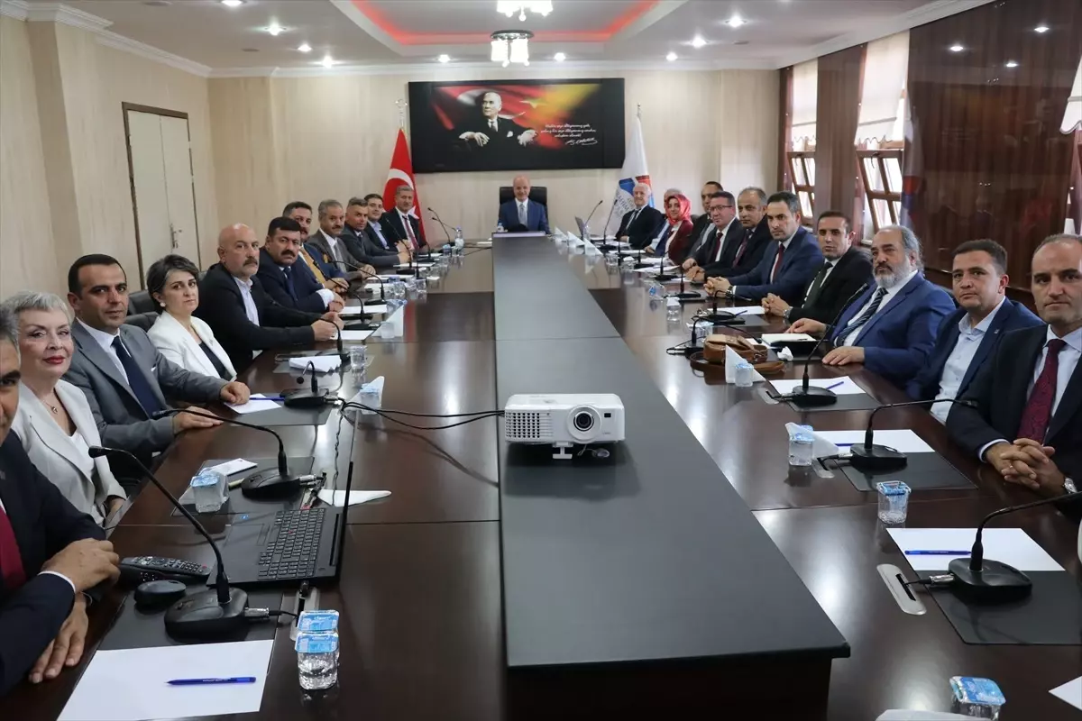 YÖK Başkanı Özvar, Ağrı'da şehit ve gazi yakınlarına açılan kontenjanları açıkladı Açıklaması