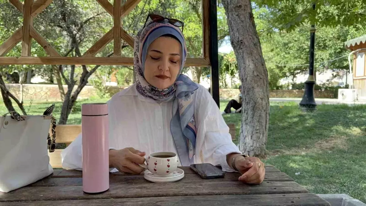 Mardin'de Aşırı Sıcaklarda Çay Keyfi