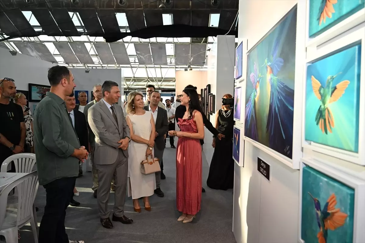 Antalya'da Sanat Fuarı Açıldı