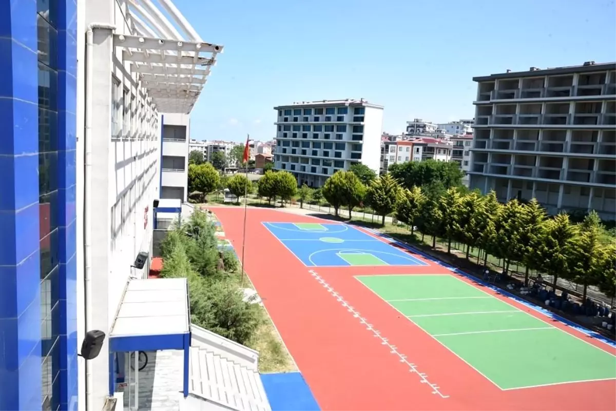 OMÜ Vakfı Koleji'nde Spor Alanı Yenileme Projesi