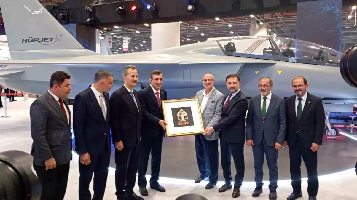 Cevdet Yılmaz IDEF 2025'i Ziyaret Etti