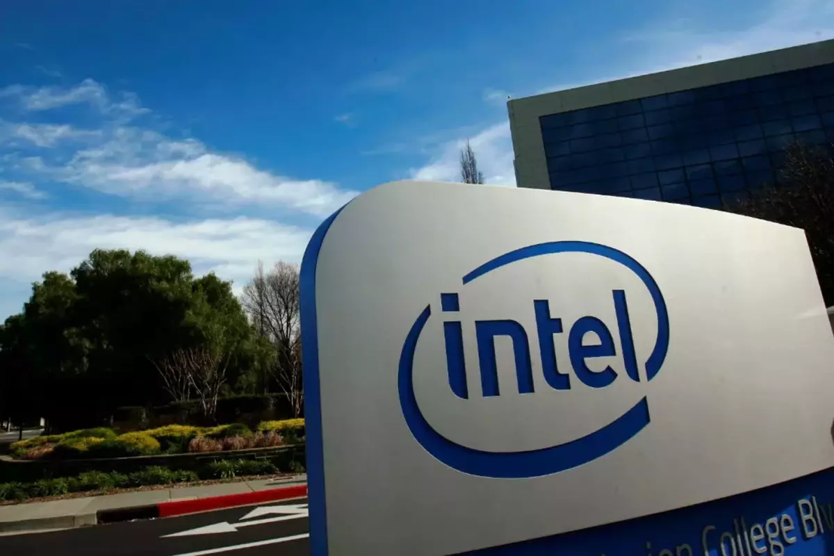 Teknoloji devi Intel küçülmeye gidiyor! Binlerce kişi işten çıkarılacak