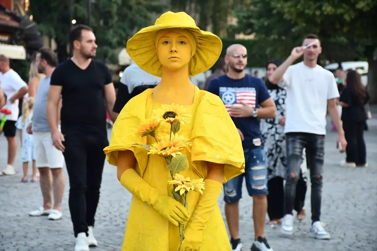 Prizren'de Canlı Heykel Gösterisi