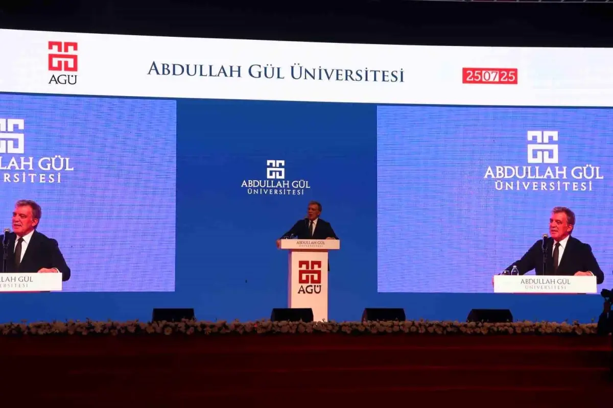 Abdullah Gül: Dünya Tehlikeli Bir Dönemden Geçiyor