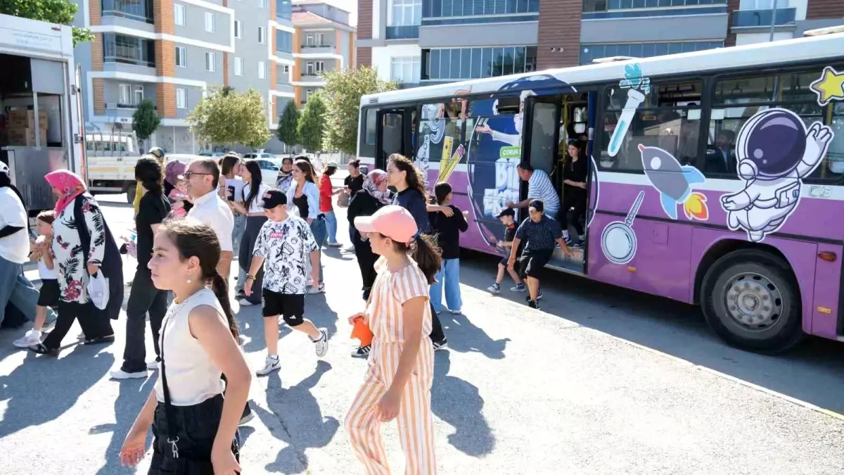 Çorum Belediyesi'nden 700 Çocuğa Ücretsiz Lunapark Etkinliği