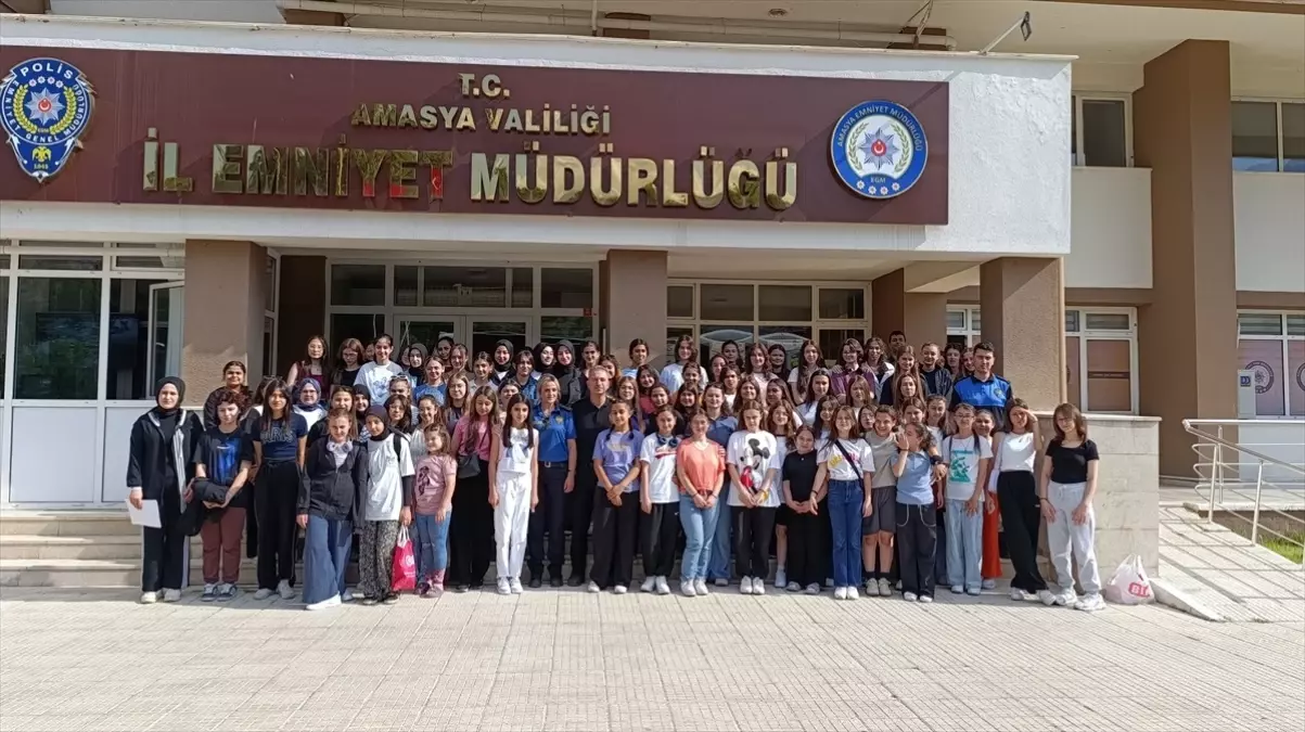 Amasya'dan 80 Kız Öğrenci Gençlik Kampına Uğurlandı