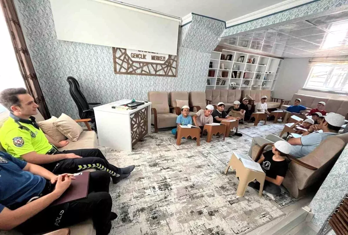 Yaz Kur'an Kursu Öğrencilerine Trafik Eğitimi