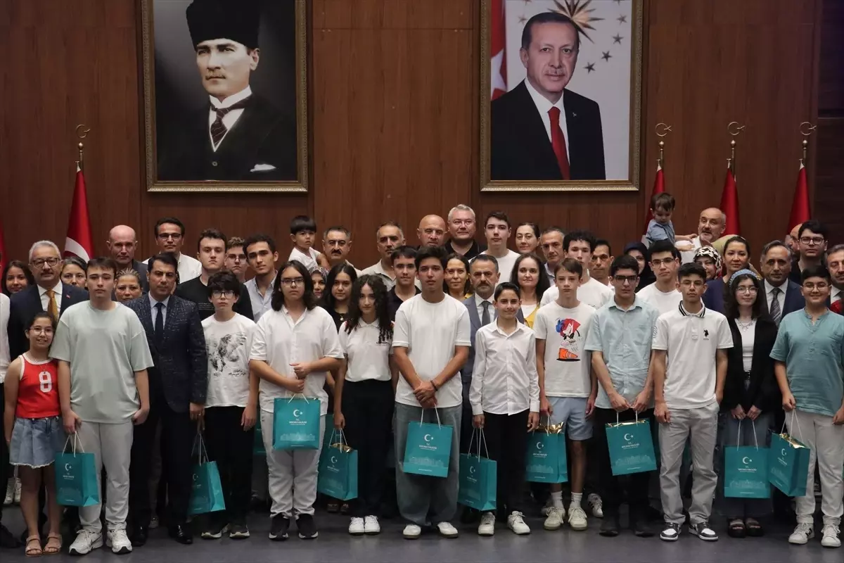 Kocaeli'de Başarılı Öğrencilere Ödül