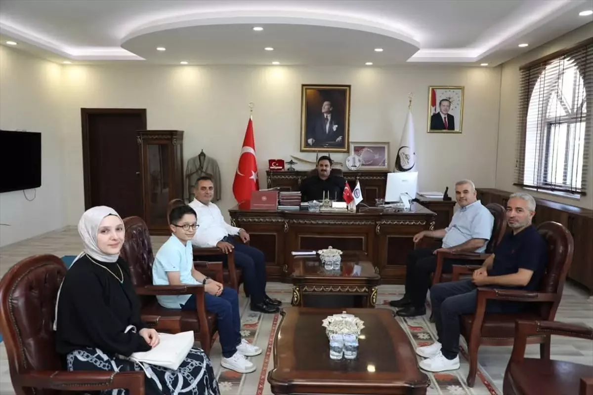 LGS'de 500 Puan Alan Öğrenciye Bilgisayar Hediye
