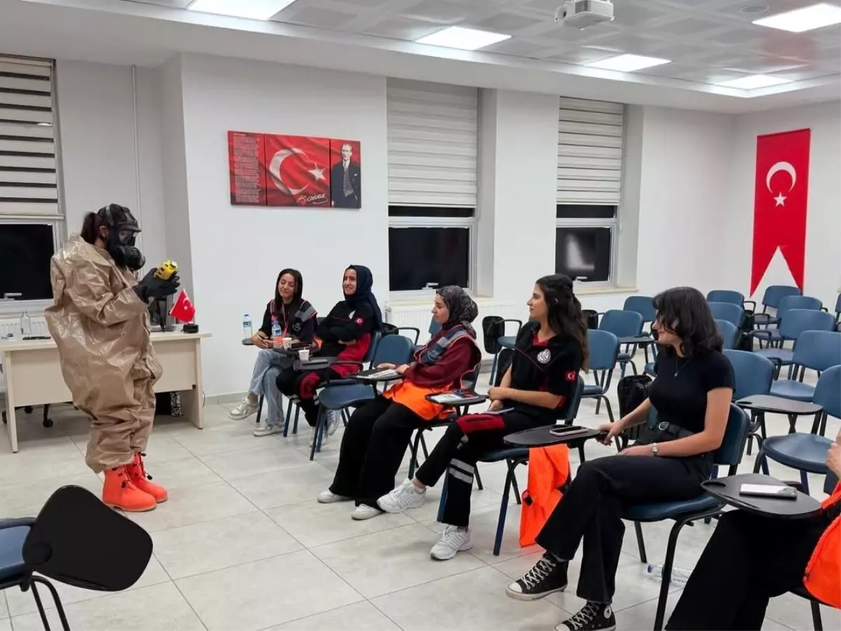 AFAD'dan Stajyerlere KBRN Eğitimi