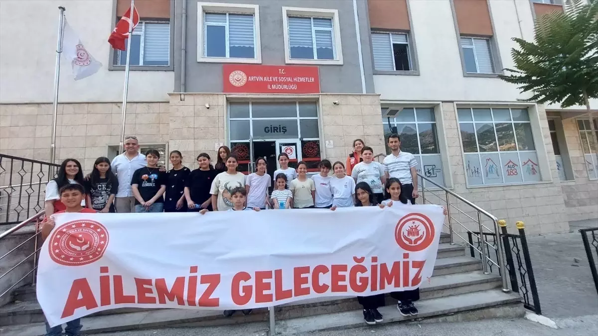 Ortaokul Öğrencileri Sosyal Hizmet Merkezlerini Ziyaret Etti