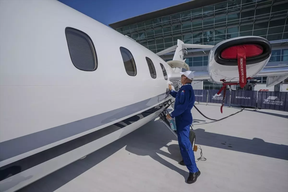 Baykar, Piaggio'nun Avanti EVO'sunu Tanıttı