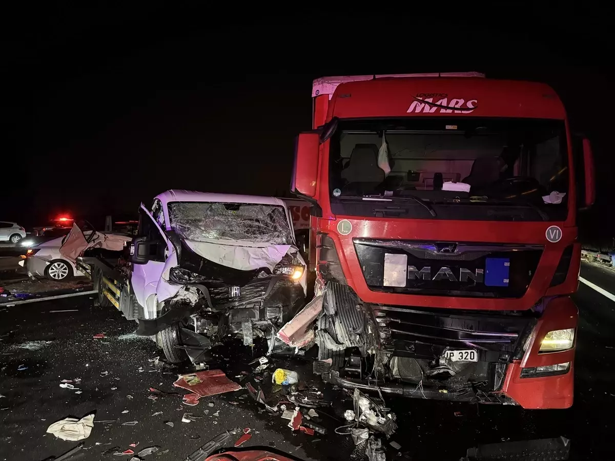 Adana'da Zincirleme Kaza: 8 Yaralı