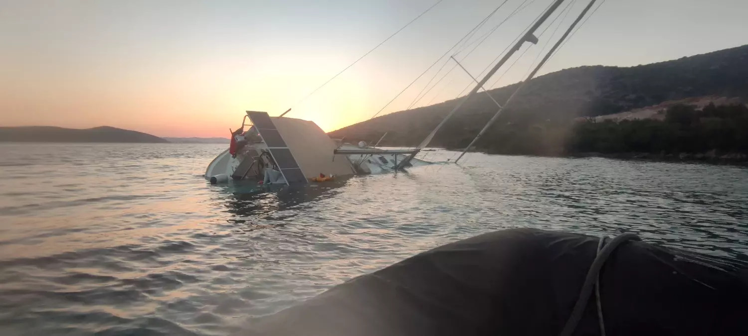 Bodrum'da Yelkenli Tekne Karaya Oturdu