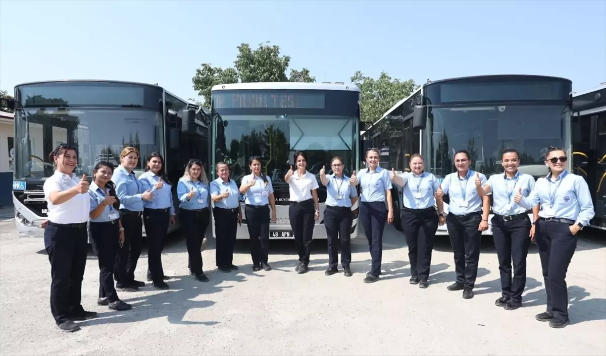 Muğla'da Kadın Şoförler Yolcuların Beğenisini Kazanıyor