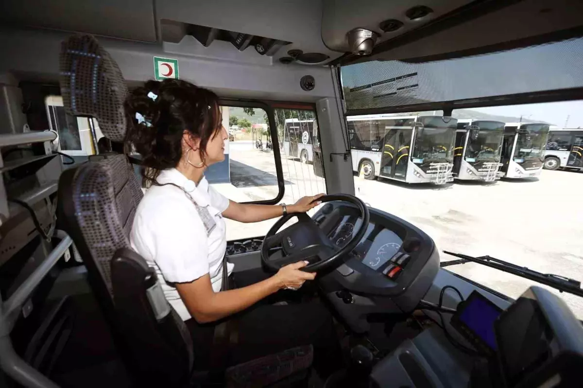 Muğla'da Kadın Otobüs Şoförleri Toplu Taşımanın Yüzünü Değiştiriyor