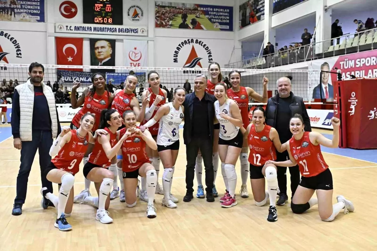 Muratpaşa Belediyespor Kadın Voleybol Takımı 1. Lig'e Döndü