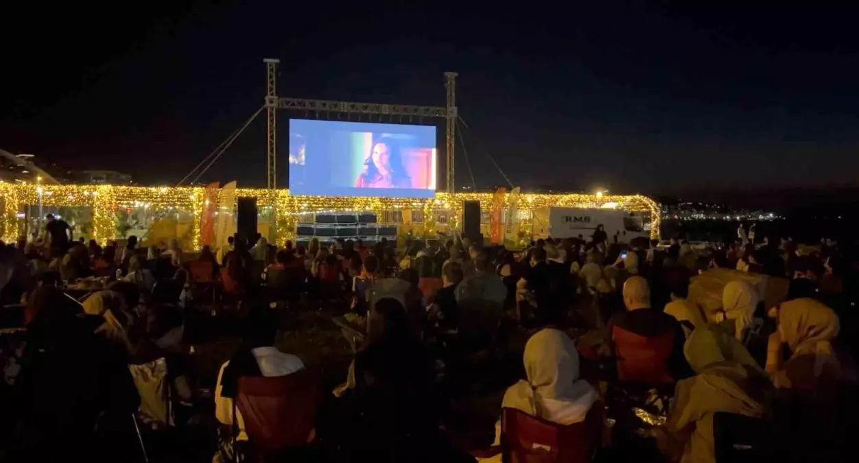 Rize Belediyesi Açık Havada Sinema Etkinliği Düzenledi