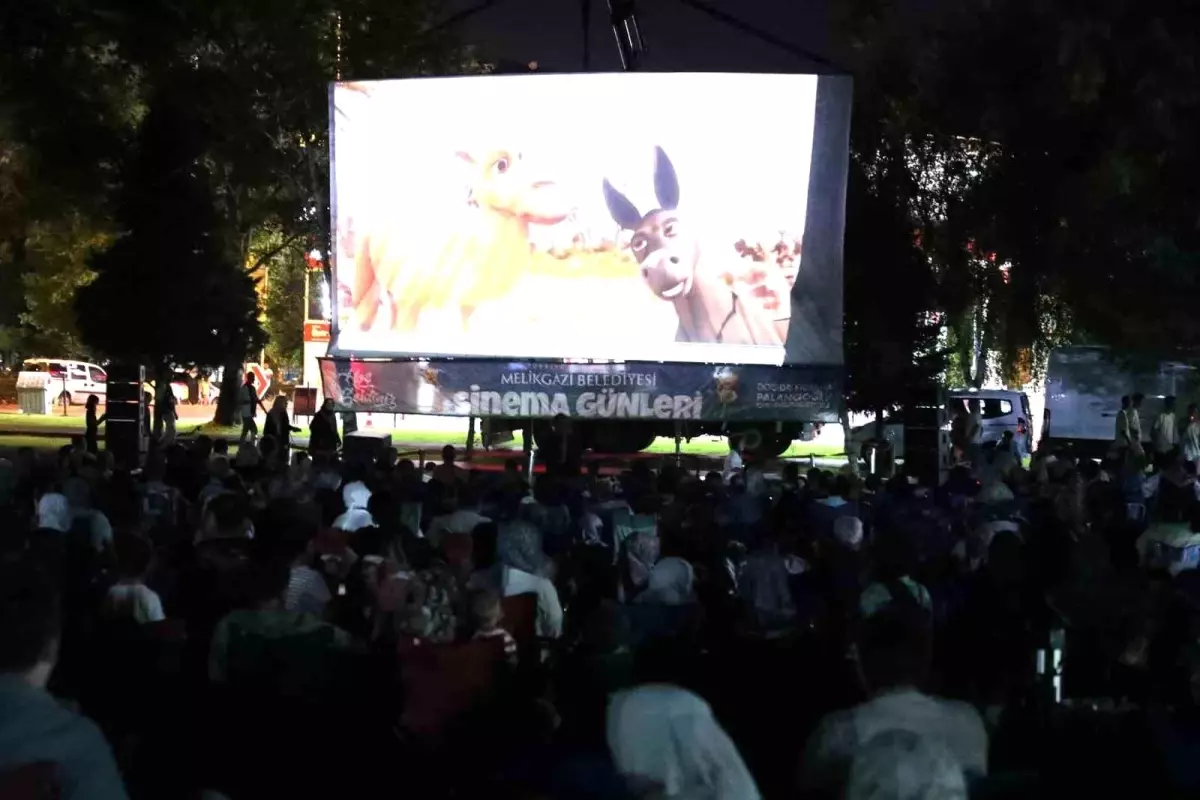 Melikgazi Belediyesi Açık Hava Sinema Günleri'nde 'Tay 2' Filmi Gösterildi
