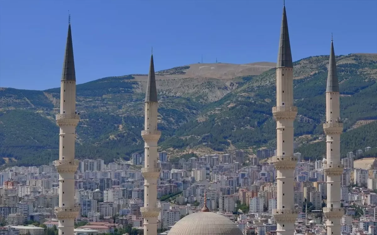 Kahramanmaraş'ta En Büyük Türk Bayrağı