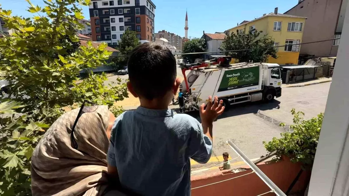 Minik Baran'ın Hayali Gerçek Oldu: Çöp Kamyonuna Bindi