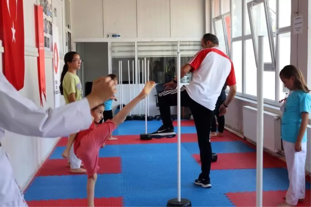 Bilecik'te Yaz Spor Okulları: Karate Antrenmanları Başladı