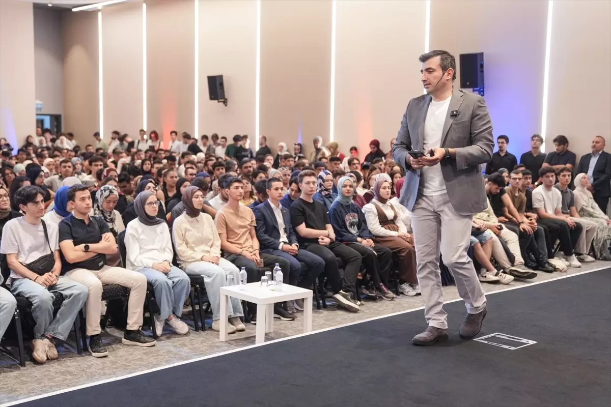 Bayraktar'dan Gençlere İlham Verici Mesajlar