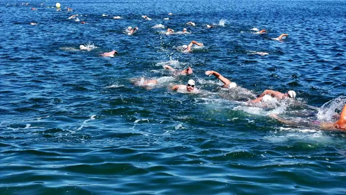 Samsun'da Açık Su Yüzme Yarışması Coşkuyla Gerçekleşti