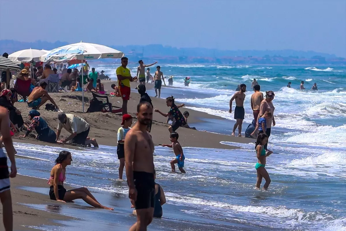 Kocaali'de Sıcak Hava, Plajları Doldurdu