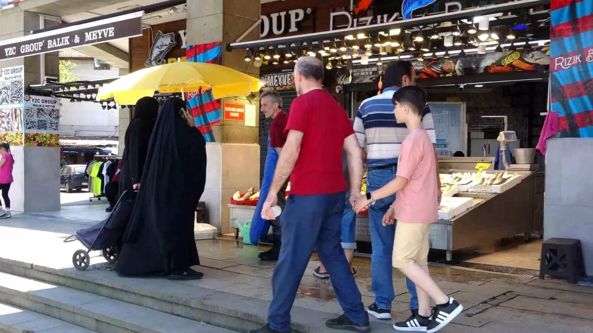 Trabzon'da Arap Turistlerin Balık İlgi