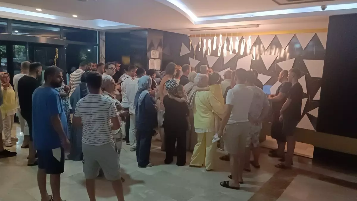Bodrum'da Turistler Elektrik Kesintisine Tepki Gösterdi