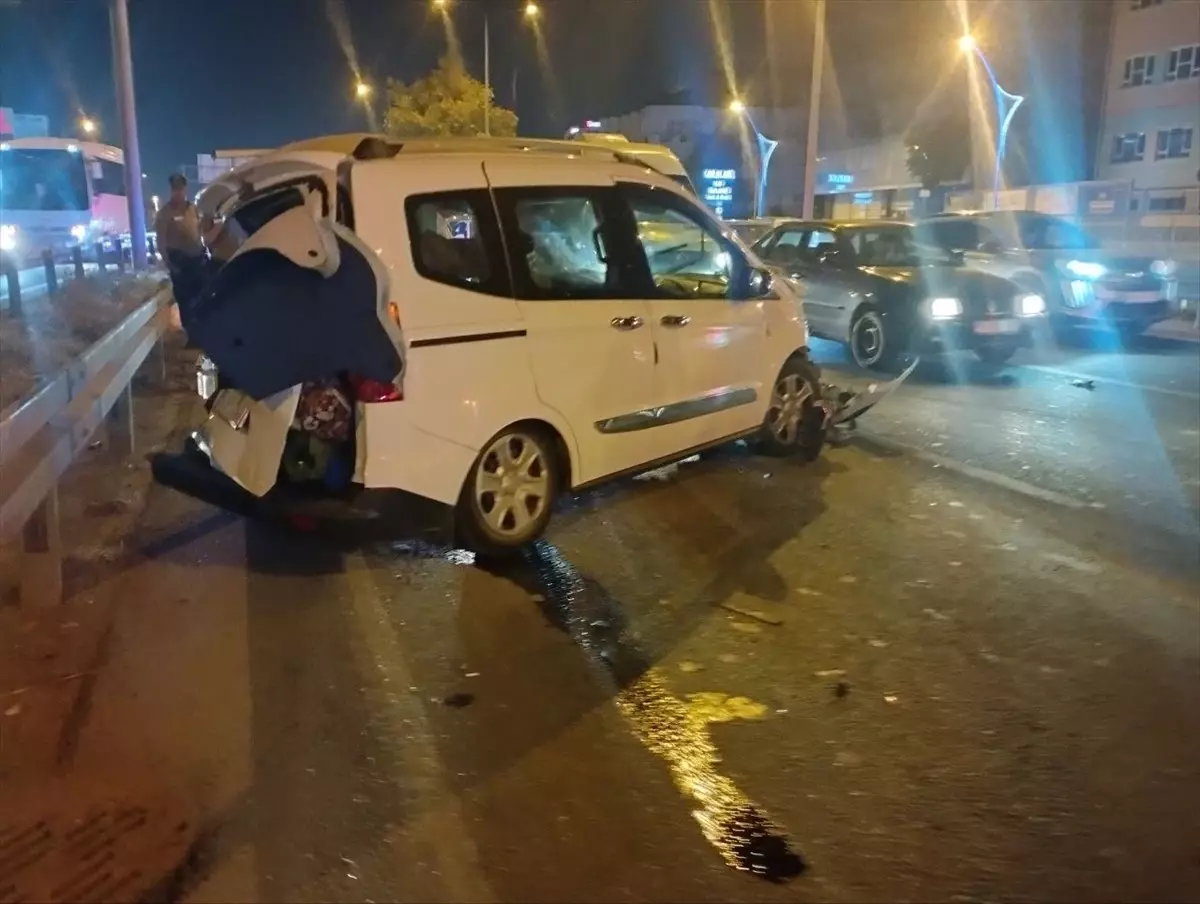 Gebze'de Trafik Kazası: 2 Yaralı