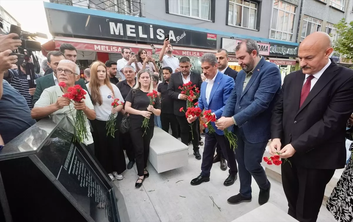 Güngören'de 17 Yıl Sonra Terör Kurbanları Anıldı