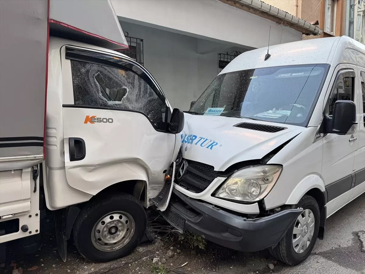 Maltepe'de Kamyonet Kazası: 72 Yaşındaki Kadın Hayatını Kaybetti