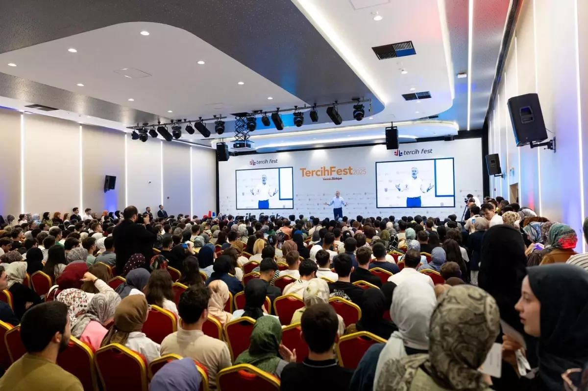 Dışişleri Bakanı Hakan Fidan TercihFest'te Öğrencilerle Buluştu