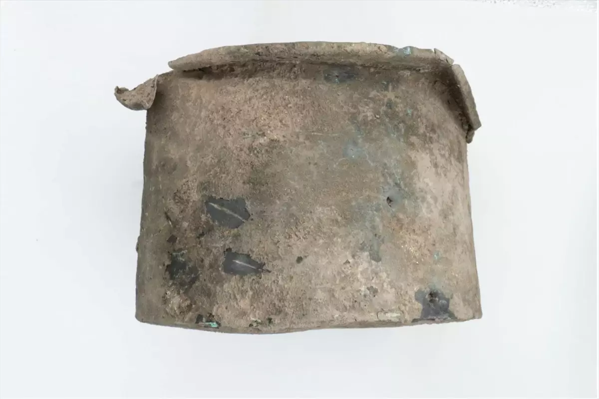 Bergama'da 1400 Yıllık Bronz Kazan Bulundu