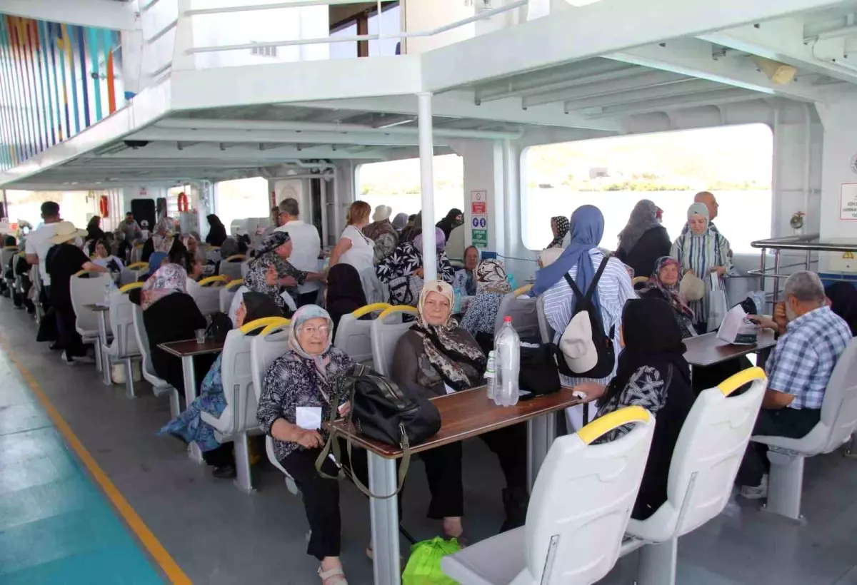 Gaziantep'te Yaşlılara Feribotla Tarihle Dolu Keyifli Bir Gezi Düzenlendi