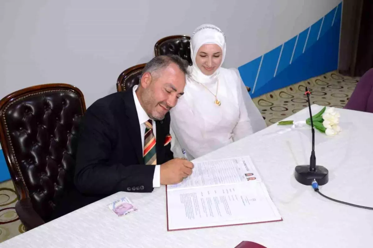 Müftü İmamoğlu, Personelinin Nikahını Kıldırdı