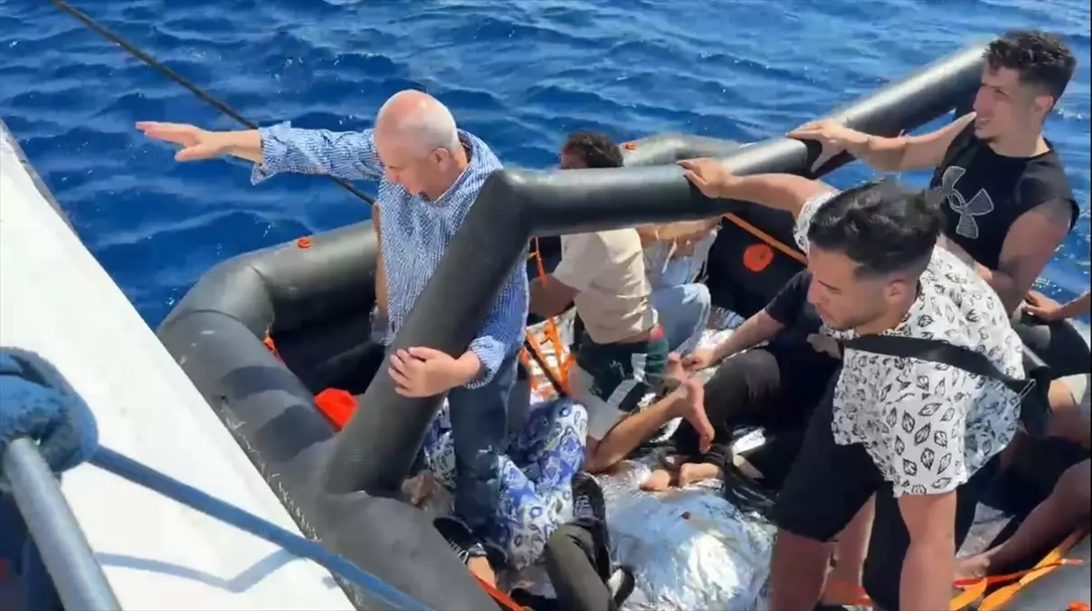Bodrum'da 13 Düzensiz Göçmen Kurtarıldı
