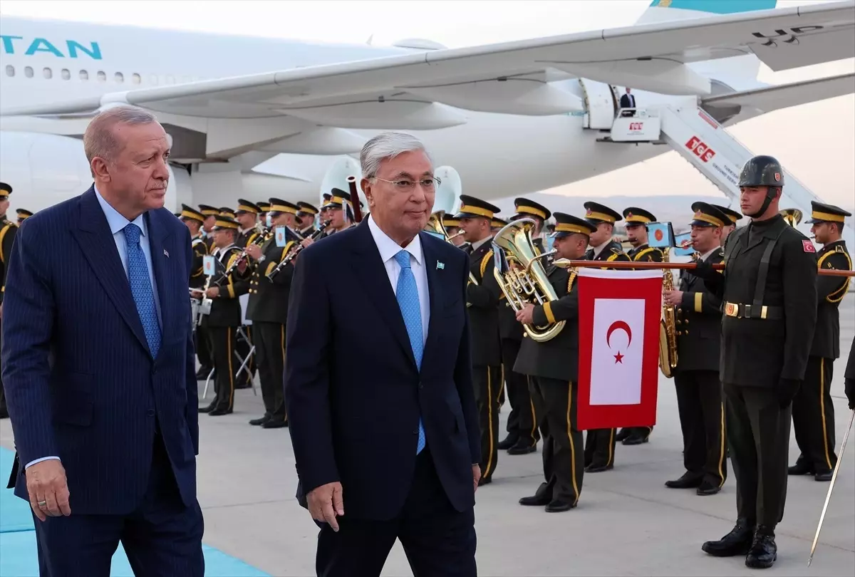 Cumhurbaşkanı Erdoğan, Kazakistan Cumhurbaşkanı Tokayev'i resmi törenle karşıladı