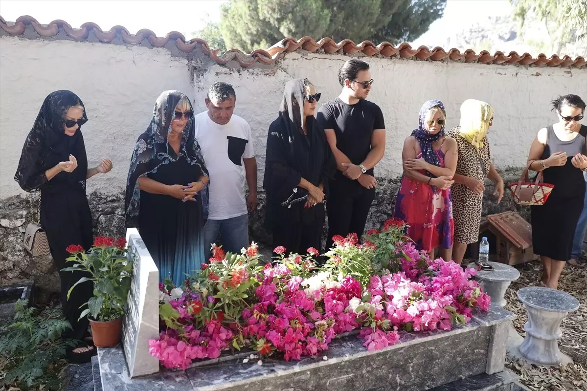 Safiye Soyman Oğlunu Andı