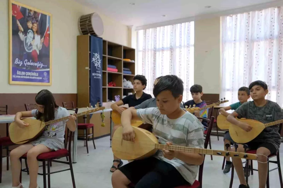 Aydın'da Bağlama Eğitimleriyle Çocukların Sanat Yolculuğu