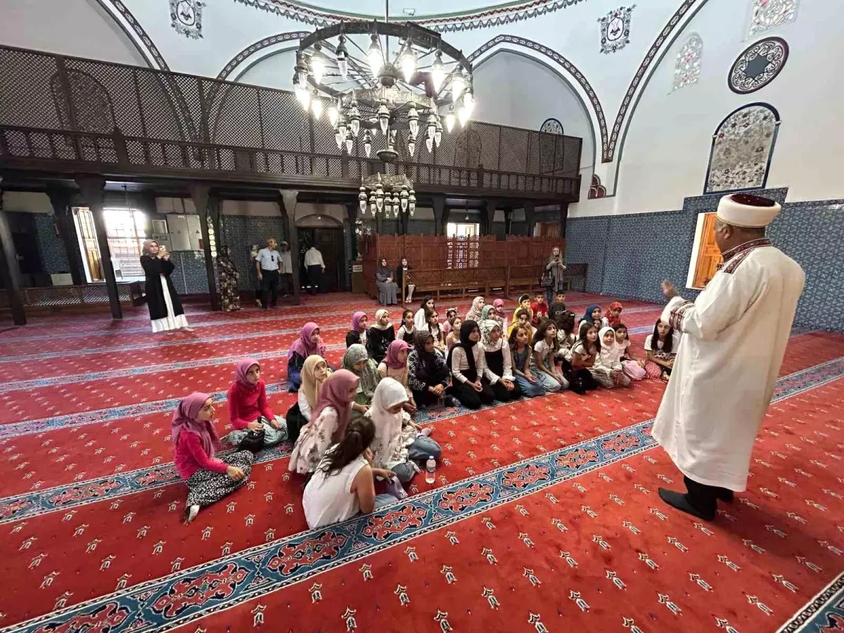 Hüsrev Paşa Camii Öğrencilere İlham Veriyor