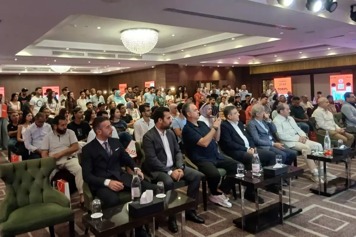Tunus'taki Uluslararası Öğrenci Tanıtım Fuarı'na gençlerden yoğun ilgi