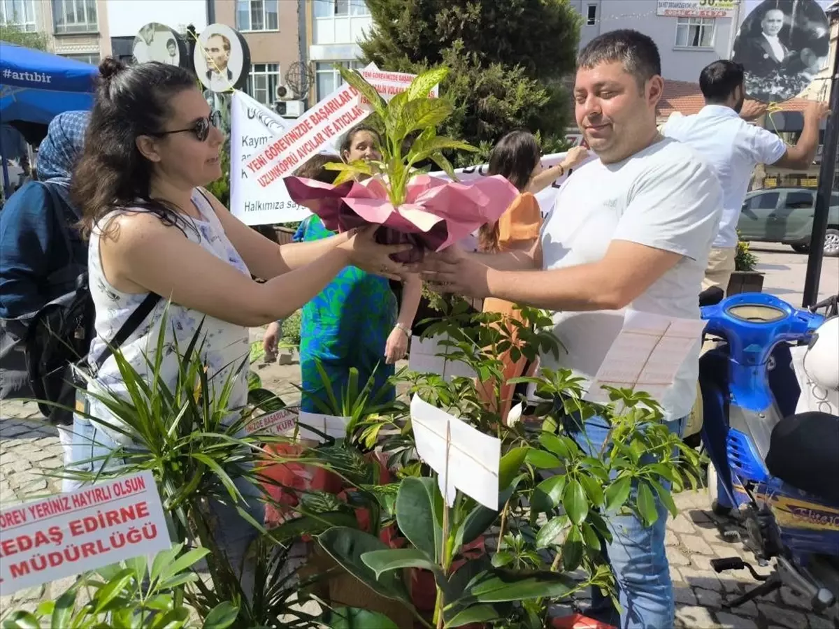 Kaymakam, Tebrik Çiçeklerini Eğitime Dönüştürdü