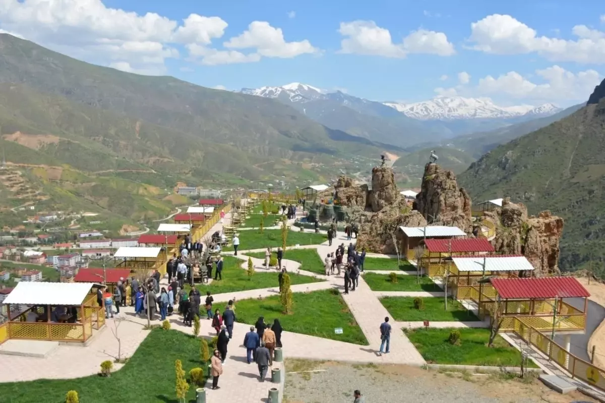 Şemdinli'de Seyir Terasları Yapılıyor