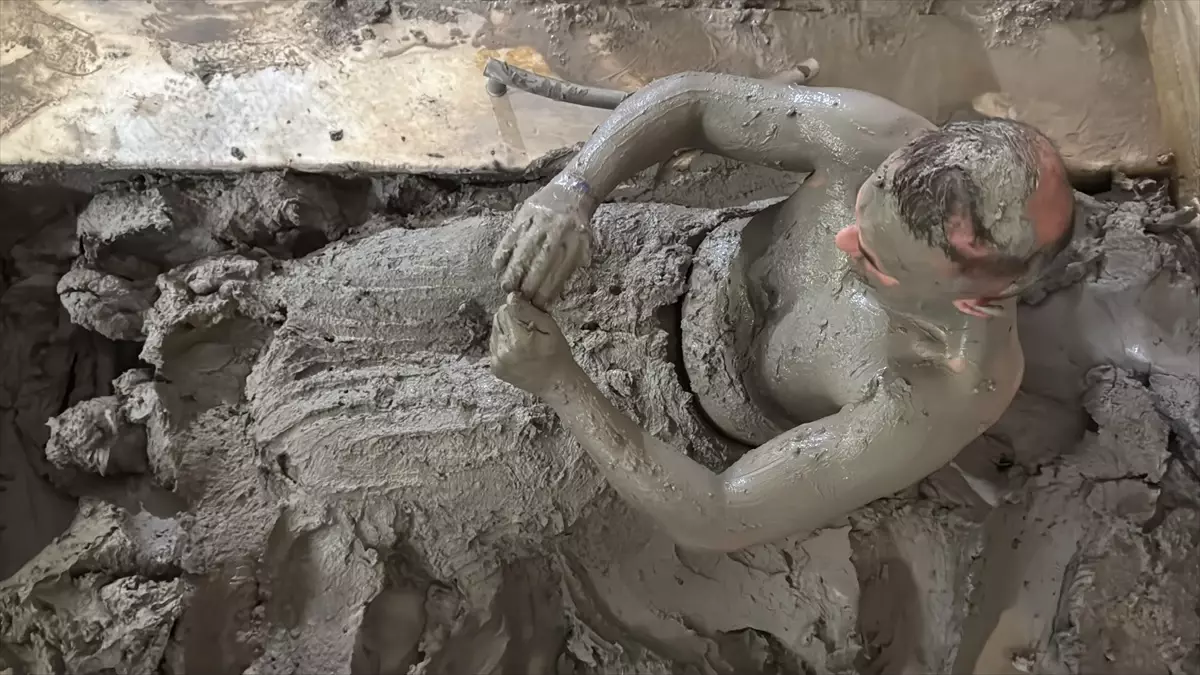Gurbetçiler Hüdai Kaplıcaları'nda Şifa Arıyor