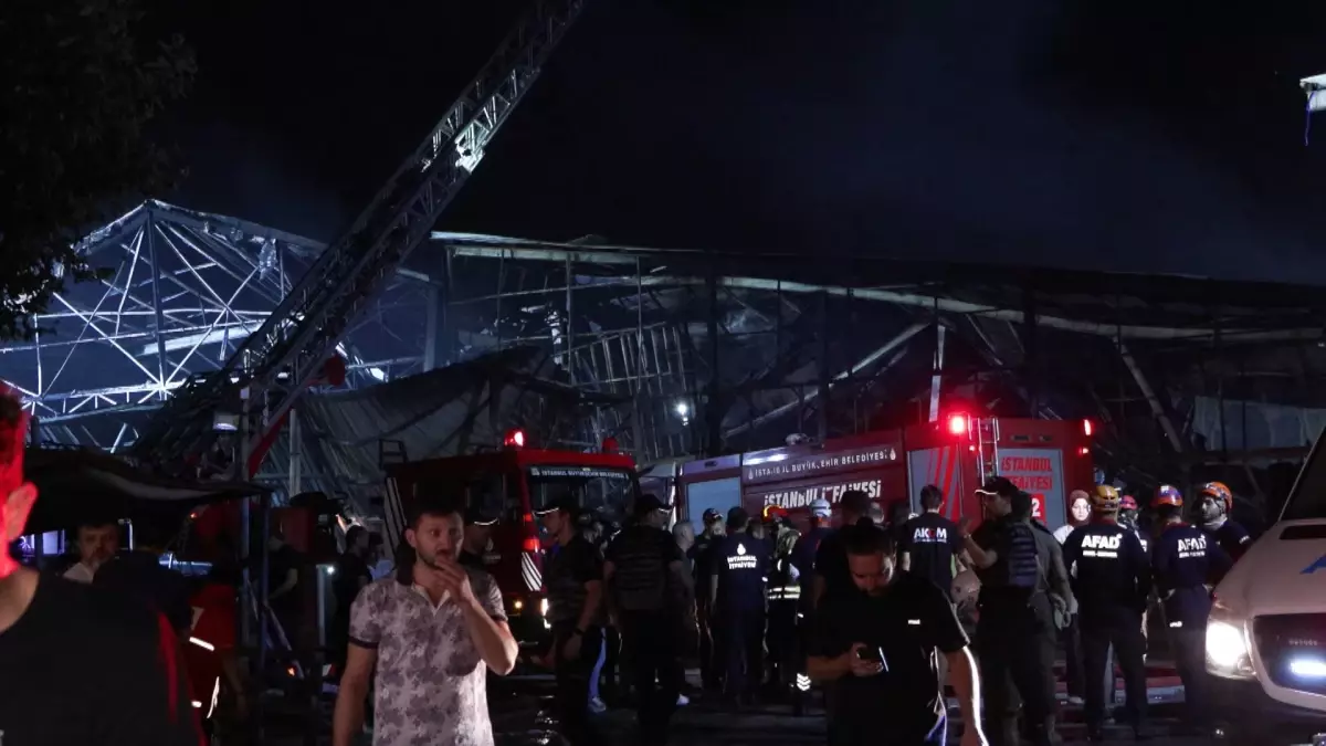 Çekmeköy'de Fabrika Yangını Kontrol Altına Alındı