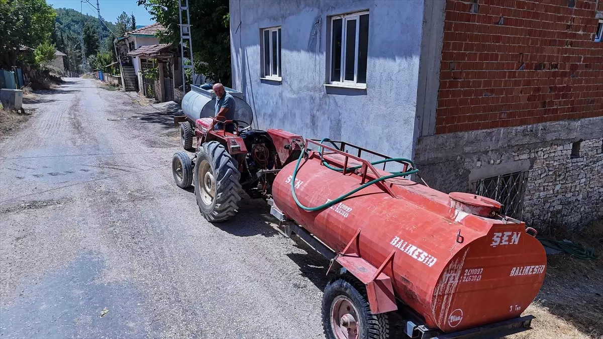 Patlayan Lastiğe Rağmen Yangına Su Taşıyan Çiftçiye Tanker Hediye